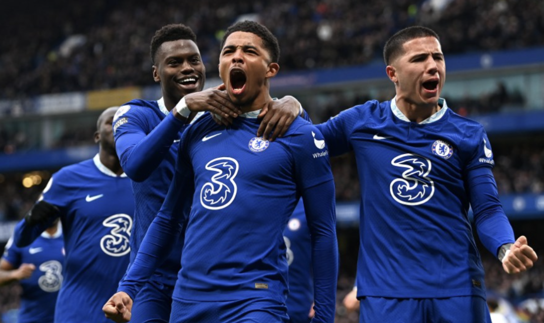 太阳报：贝克汉姆在一家高档酒吧举办派对，庆祝自己封爵